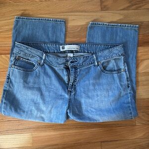Gap Curvy Low Rise Capris Jeans Broken in Light Washed worn style Sz 16 cotton